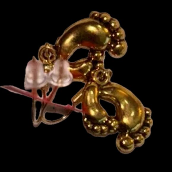 Gold Tone feet 👣 earrings footprint 👣 neimans - Picture 1 of 4